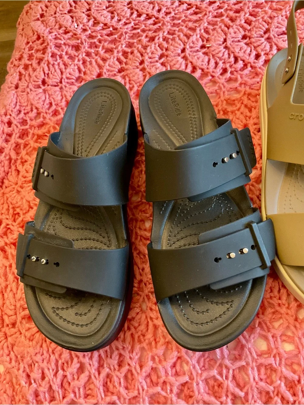 CROCS/LITE RIDE .Dual-Strap Sandals in Black and Tan 2 pairs platform. PRICEFIRM